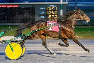 Dover:  Melvin G impresses in DSBF blowout
