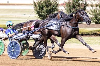 Red Mile:  Carve breaks through in Kentucky Championship Series