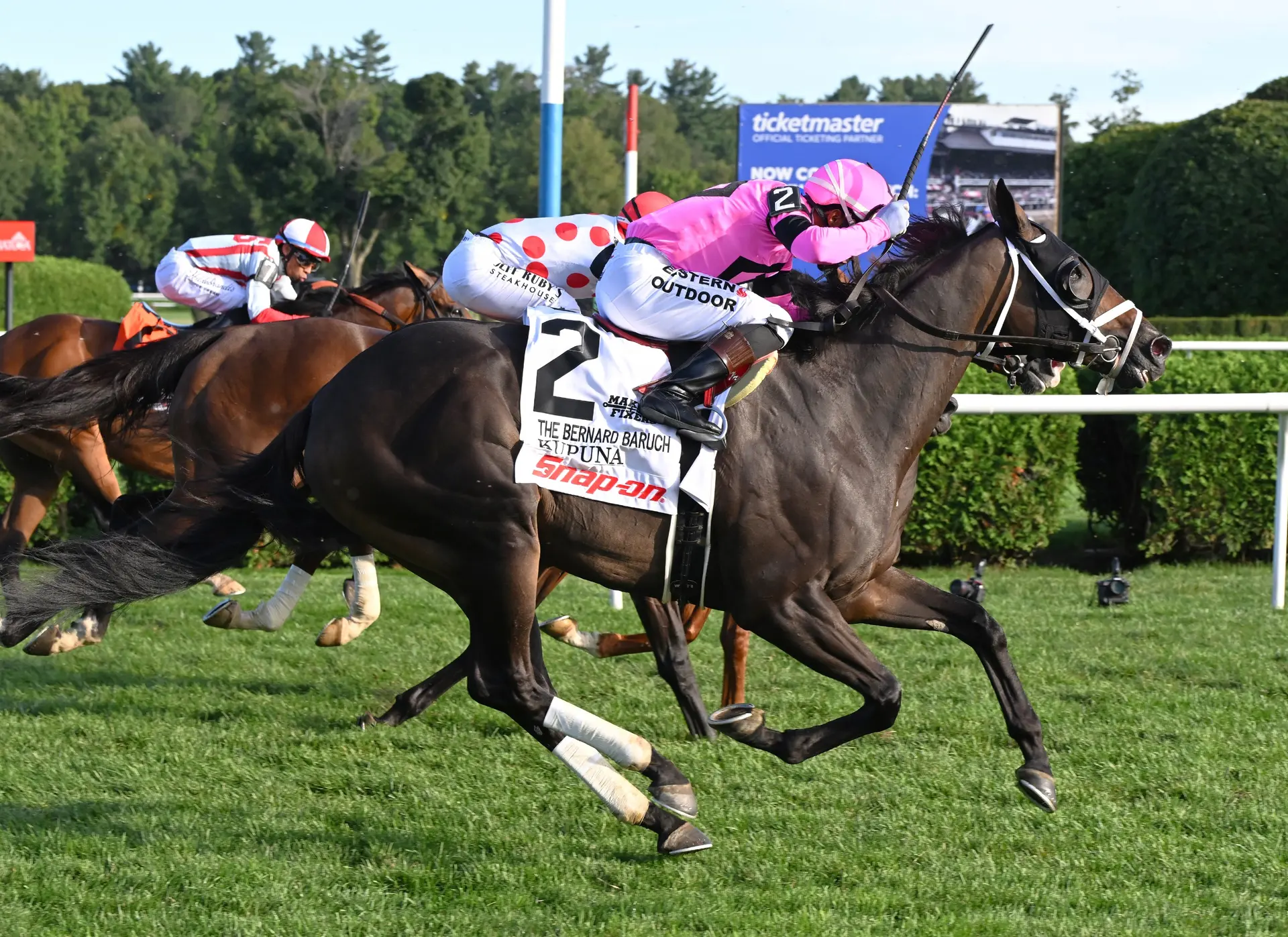 Kupuna goes wire to wire to score nose victory in Bernard Baruch
