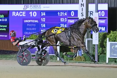 Harrah's Hoosier Park:  Aces And Cinches cruises in Indiana Sire Stakes