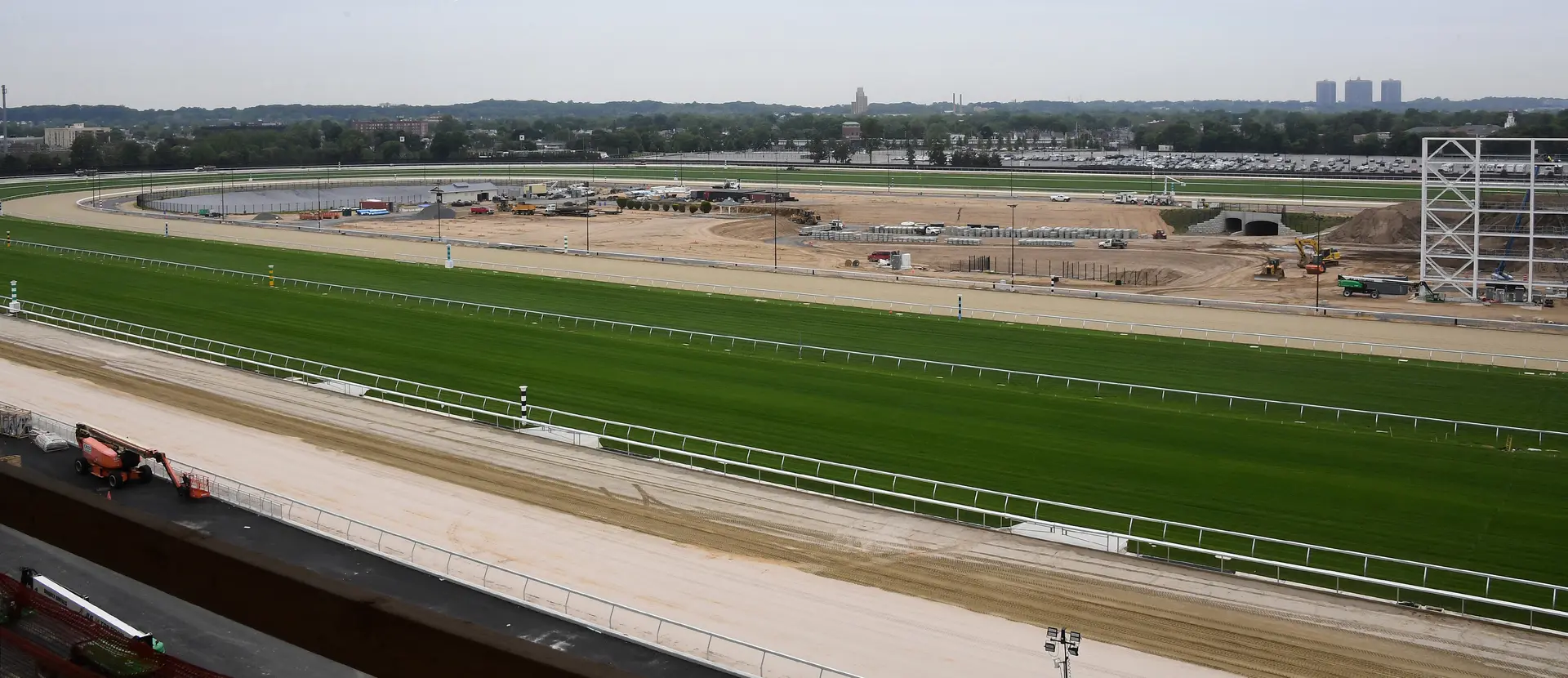 Belmont to open Tapeta, main track for light training