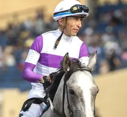 Hernandez holds narrow lead as he goes for fifth straight Del Mar summer title