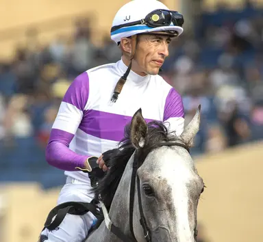 Hernandez holds narrow lead as he goes for fifth straight Del Mar summer title