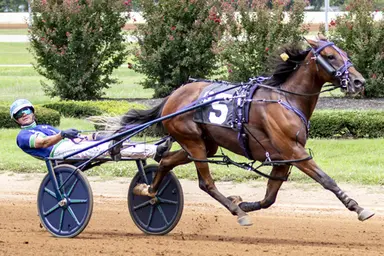 Red Mile:  Banana Beach peels out in Kentucky Championship Series