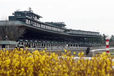 Kentucky tracks apply for sports-betting licenses; wagering would begin Sept. 7