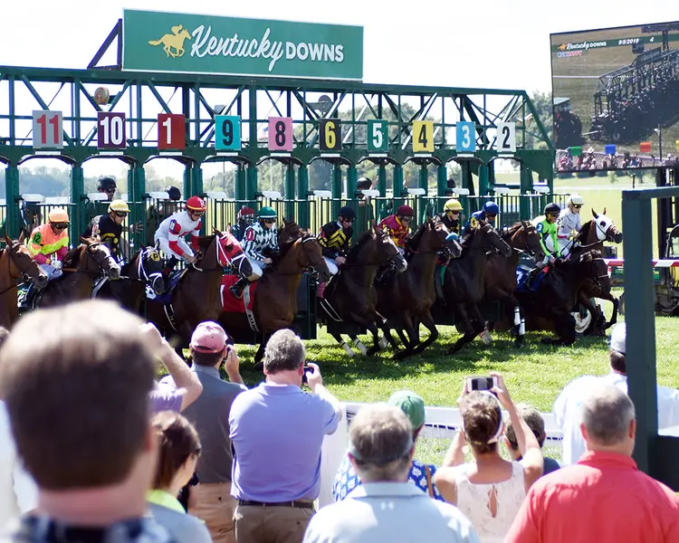 Kentucky Downs racing