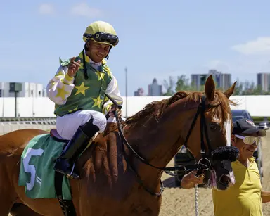 Liberty Rings runs down Mon Coquette to take Scandalous Act
