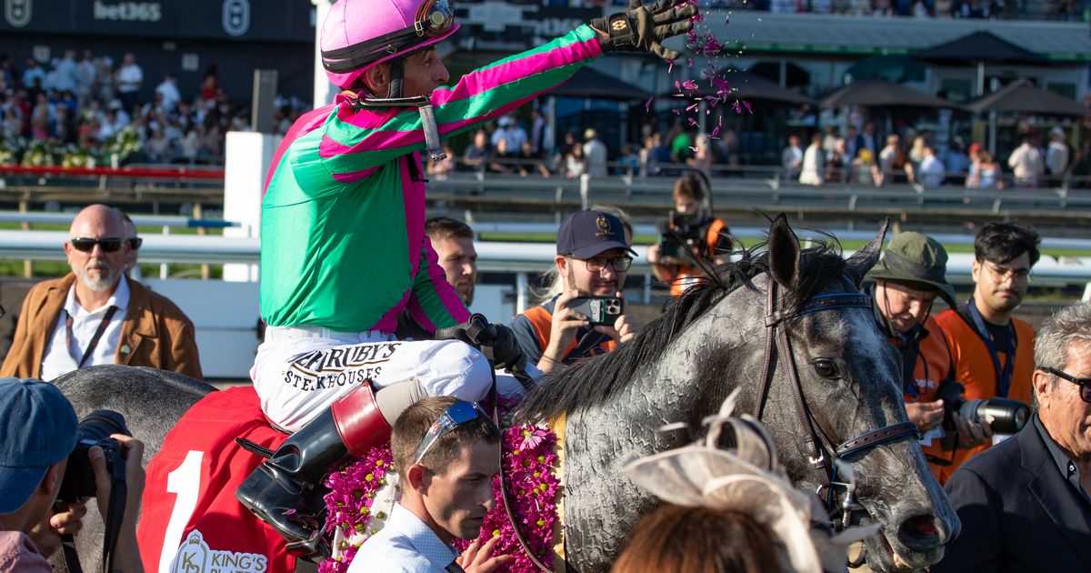 Filly Luster rules King's Plate with dominating victory