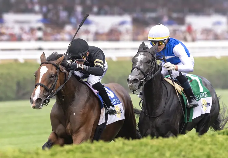 Daisy Flyer (left) wins Lake George at SAR JUly 26 2025