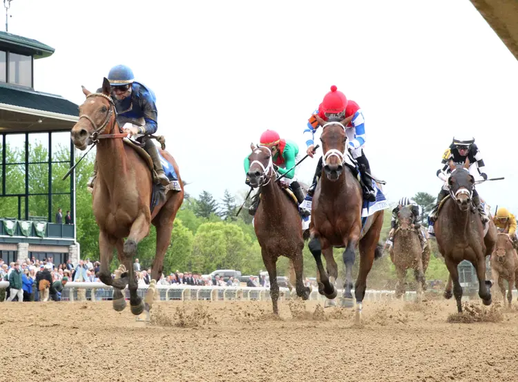 Frost Point (left) wins Doubledogdare at KEE April 21 2023
