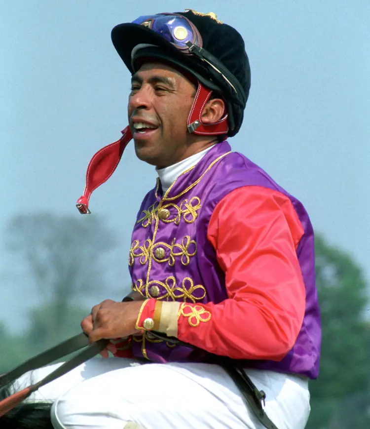 Angel Cordero, Jr..Her Majesty the Queen's silks.Saratoga.8-12-90