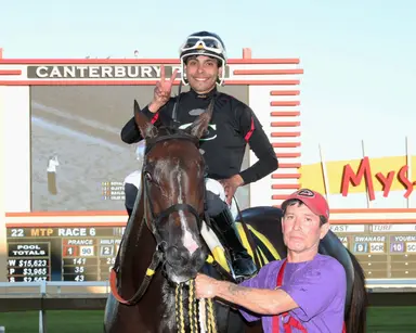 Lone Star leading rider Hernandez to miss remainder of meet after three-horse spill