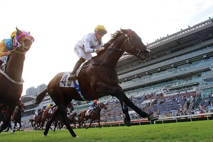 Golden Sixty wins the 2020 Oriental Watch Sha Tin Trophy Handicap at Sha Tin Racecourse