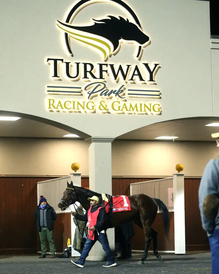 Turfway scenic02.03.08.25.Com_.jpg