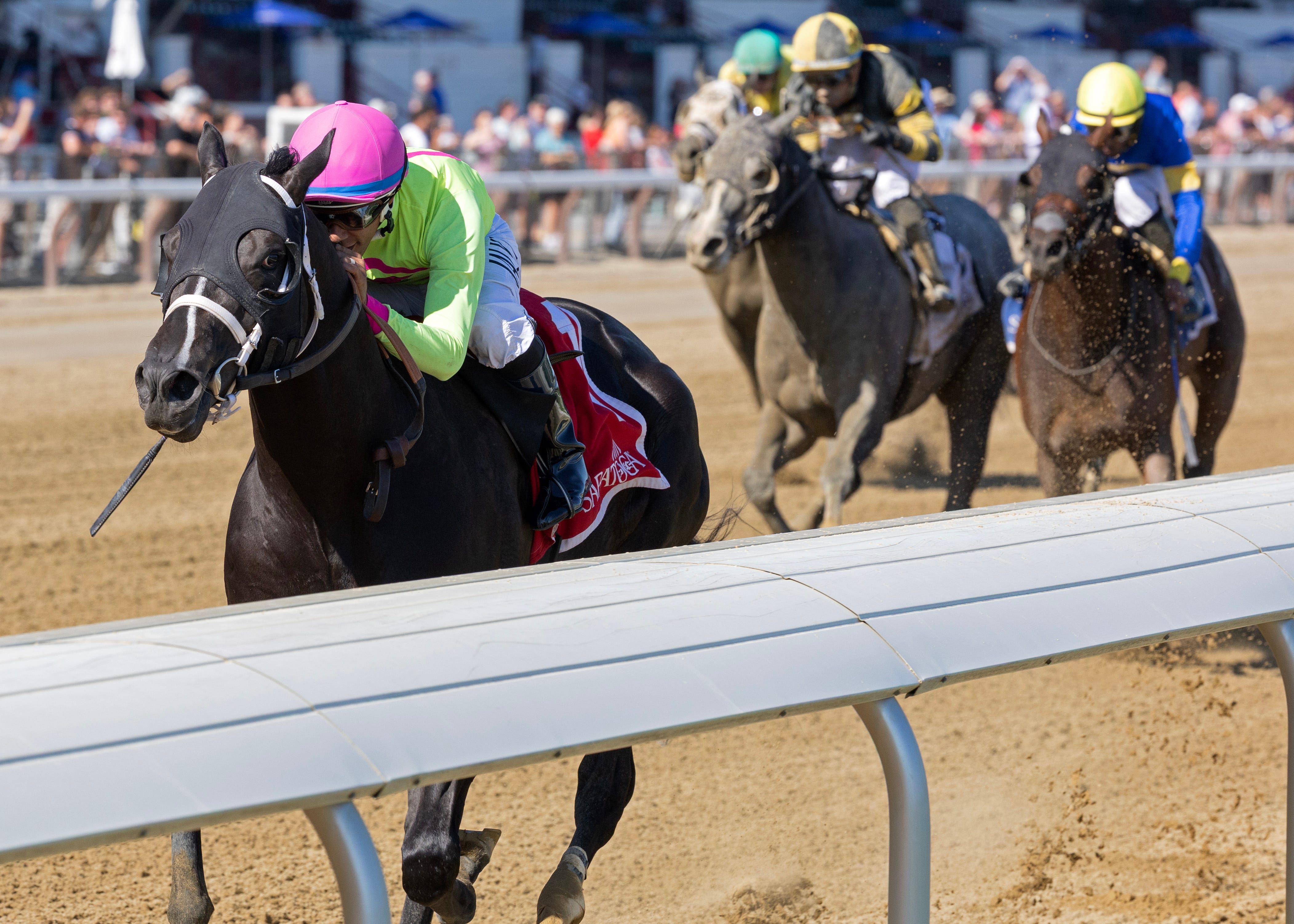 Sculcos Folly dominates Mike Lee for fourth straight win