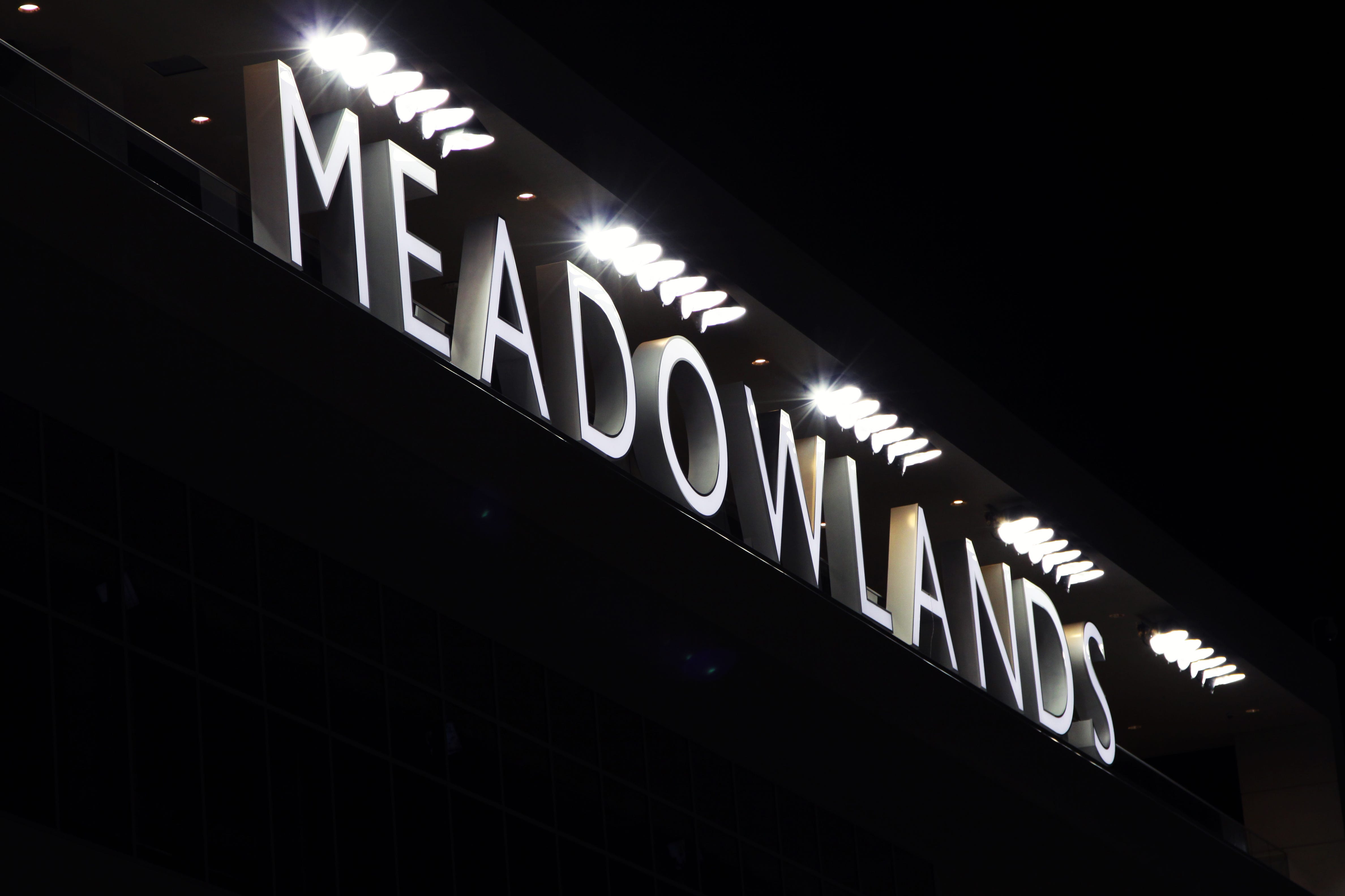 Meadowlands opens 14day, allturf Thoroughbred meet at new facility