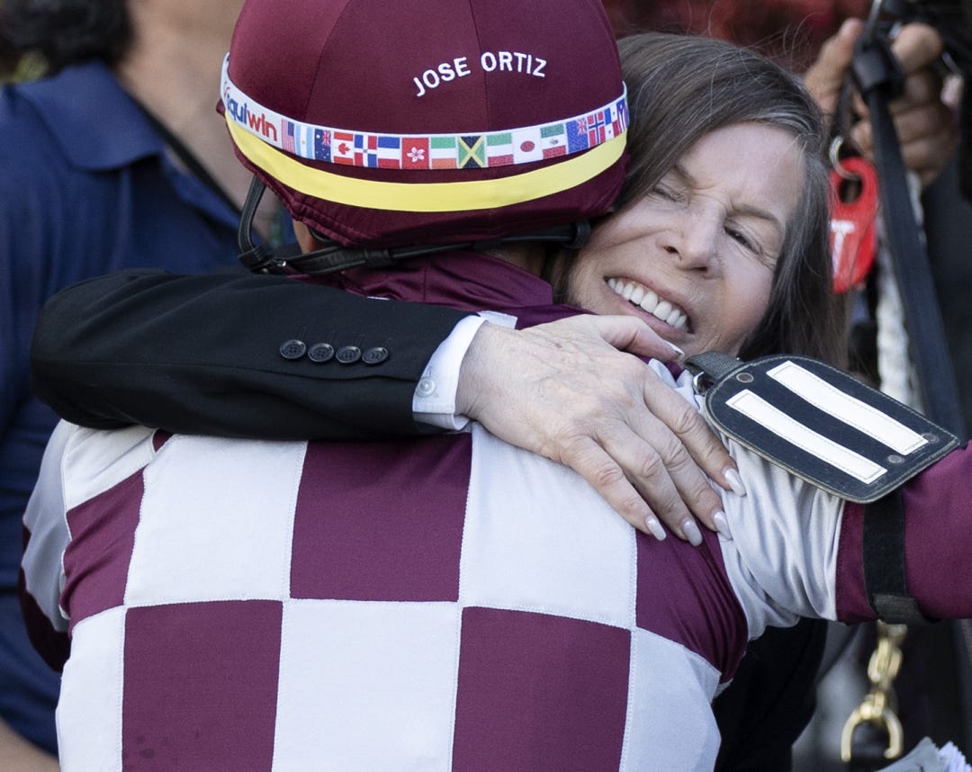 Linda Rice hugs Jose Ortiz after winning last race of SAR meet Sept 4 2023